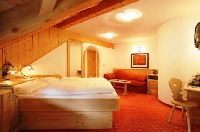 Hotel Corona Krone Сельва-ди-Валь-Гардена Экстерьер фото