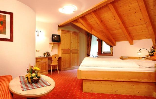 Hotel Corona Krone Сельва-ди-Валь-Гардена Экстерьер фото